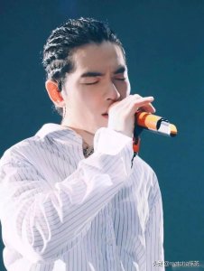 富家千金骚扰萧敬腾,成家族耻辱,被逐出家门!