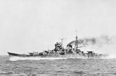 日本“最上”号重巡洋舰1935年在丰后水道下水试航