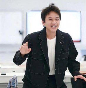 《胜券在握》电影评析:打工人的逆袭还是自我PUA?