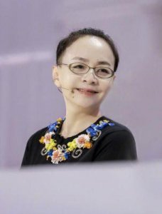 ​宋丹丹时尚照曝光，身材苗条，颜值依旧在线