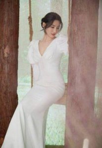 张柏芝复古魅力重磅回归,绽放优雅与妖娆之美