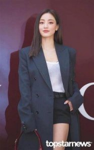 林珍娜与蔡钟硕恋爱绯闻曝光:姐弟恋甜蜜爱情引发网友热议