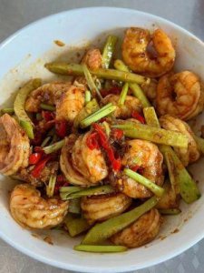 一边做饭一边躁怎么回事:厨房中的情绪波动