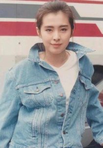 王祖贤罕见晒近照,53岁状态极佳风华依旧,被岁月温柔以待