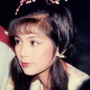 李庚希凭《我们一起摇太阳》斩获金鸡奖影后,00后演员崛起新风潮