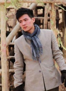 ​香港老戏骨杨泽霖：71岁传奇演员的经典角色与演艺人生揭秘