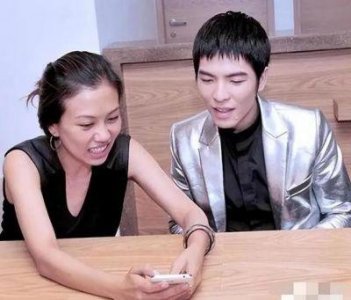 ​萧敬腾大婚引热议！林有慧旧照曝光，揭开他不惜一切娶她的缘由