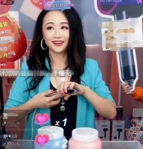 ​曹颖与王斑：娱乐圈中的人生赢家，事业爱情双丰收