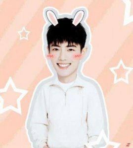 ​肖战晒照庆33岁生日：阳光帅气活力满满，骑木马踩气球展童心