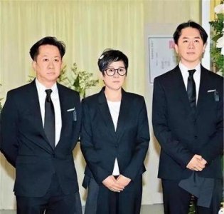 ​朱利安姜公开恋情，小19岁女友曝光，两人同框毫无年龄差距