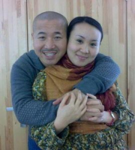 ​刘能的前妻首次亮相，46岁的她拥有高颜值和火辣身材，即使分手也共同创办了学