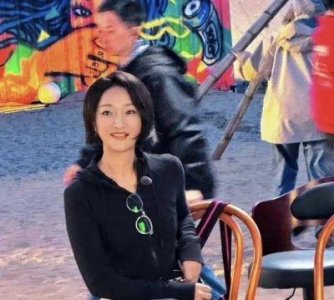 ​50岁周迅容貌大变，卑微求爱小13岁男友被抛弃，刘烨一句话道出她的真实处境