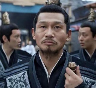 ​曾是汤唯前男友，如今凭借《庆余年》大火，成为各大爆款剧中的黄金配角