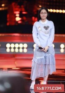 ​郭沁坐椅子腿怎么了？她为何不再受欢迎？现状如何？