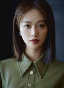 蓝盈莹背景强大?不仅祖父蓝天野为著名明星,职业生涯亦在体制内