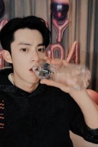 王鹤棣名字读音解析及演艺生涯简述