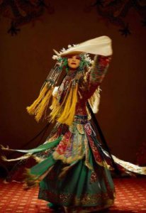 42岁李玉刚近照曝光,孤身一人在便利店吃饭!