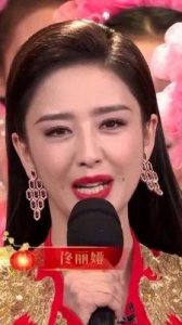 佟丽娅担任春晚主持人,节目组进行大规模人员调整