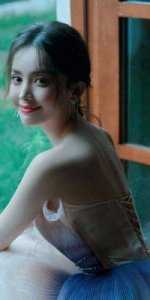 ​这谁顶得住！古力娜扎这身材，这太饱满性感了吧！