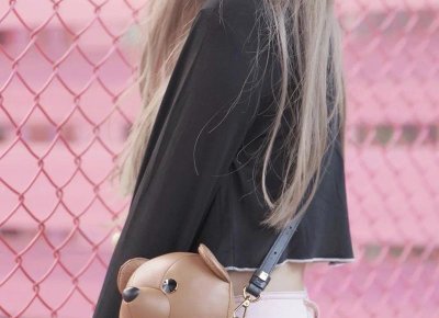 刚加到女生微信怎么聊天比较好?