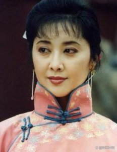 女儿国国王扮演者朱琳:年过六旬仍饱受绯闻困扰,堪称半个世纪的传奇人物!