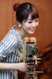 裴涩琪:从小苹果成名,晋升R级片女主角,婚后选择息影