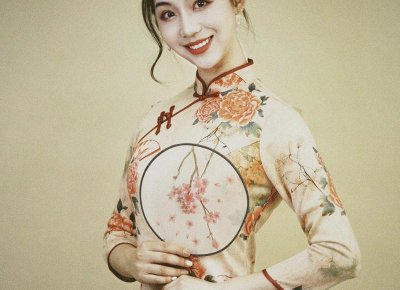 我结婚时发小没来也没随礼,如今她办酒席邀请我,我不去合适吗?