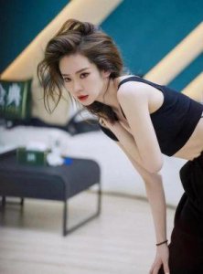 有一种“惊艳”叫戚薇的17岁,穿上护士装清纯爆表,让人一眼心动