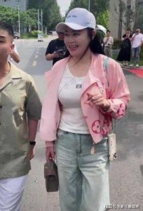 本山传媒旗下七位美女艺人盘点,第五名关婷娜,前三甲竞争激烈