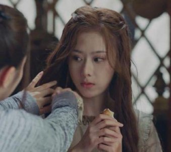 《长歌行》中弥弥古丽的死因与她的细作身份是否暴露,成为观众热议的焦点