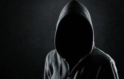 ​鬼车灵异事件 怪车司机脸色惨白没开车灯