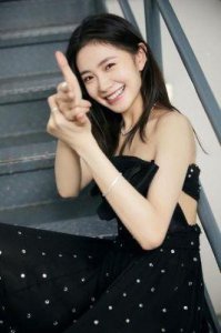 ​新晋谋女郎刘浩存资料起底，首次出道便出演女主角，引发外界对其背景的猜测