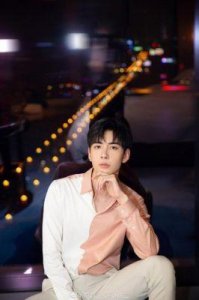 ​陈星旭与胡冰卿恋情曝光，揭秘两人相识的来龙去脉