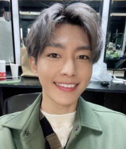 新剧《XX》三集热播即遭下架,男星ZZ凭借19年努力终获上位良机