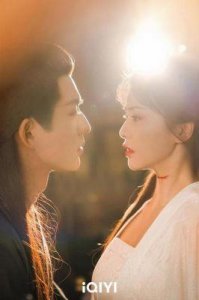 白敬亭与宋轶恋情疑曝光:女方手机发现其照片,两人在三亚同住一酒店