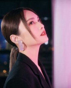 杨丞琳近期的大片曝光,形象突变展现全新帅气风貌!