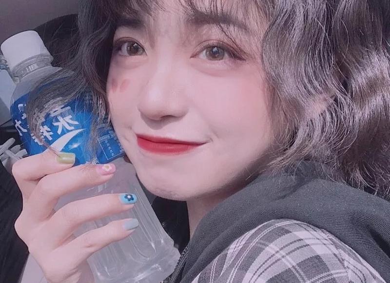 女生微信回复嘿嘿是什么意思呢（聊天中回复嘿嘿嘿代表什么）