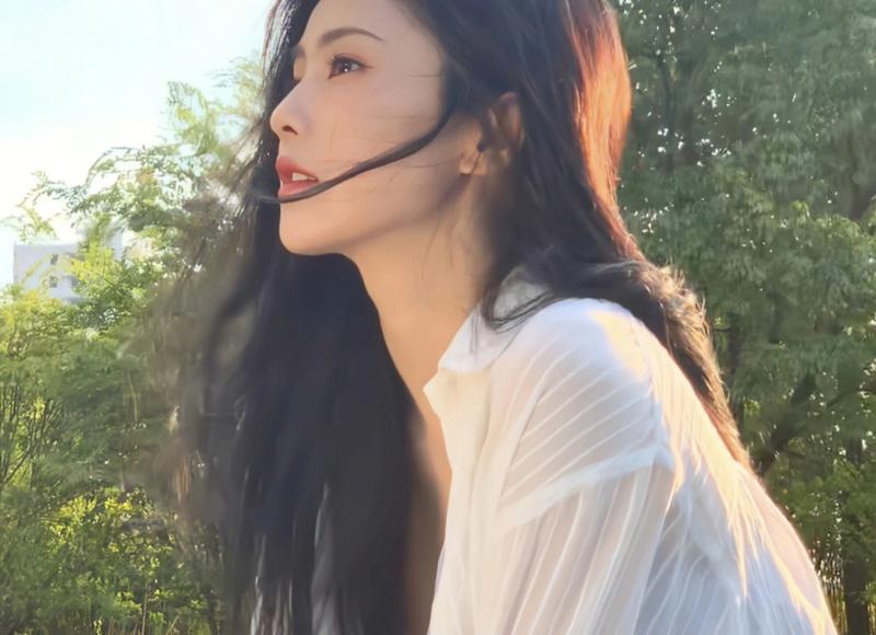 女生忽冷忽热不回微信，女生爱答不理怎么追