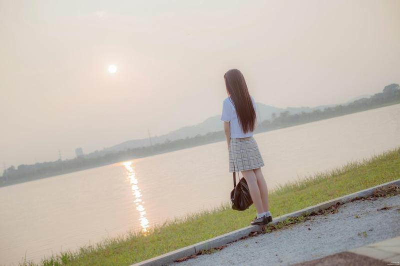 约会的时候女生一直玩手机,怎么办 约会的时候女生一直玩手机,怎么办