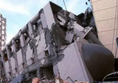 ​地球上最不正经的沙漠，水比沙子多，虽寸草不生，却鱼虾满塘