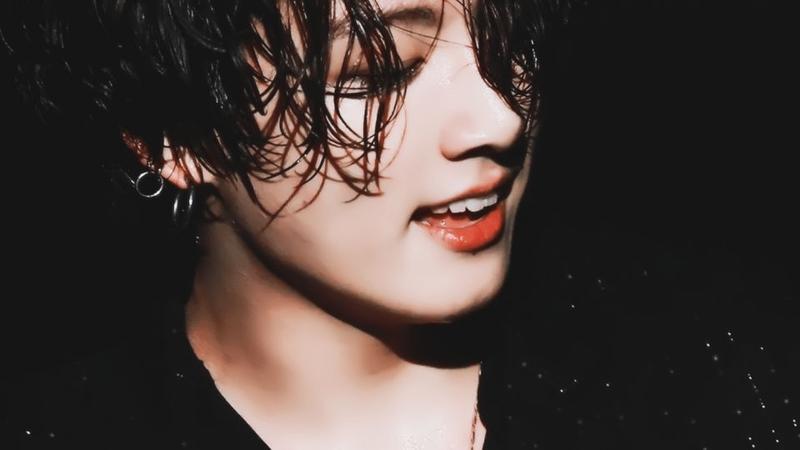  情感文案丨爱和曾经爱过多了一个字，却隔了一个以前。