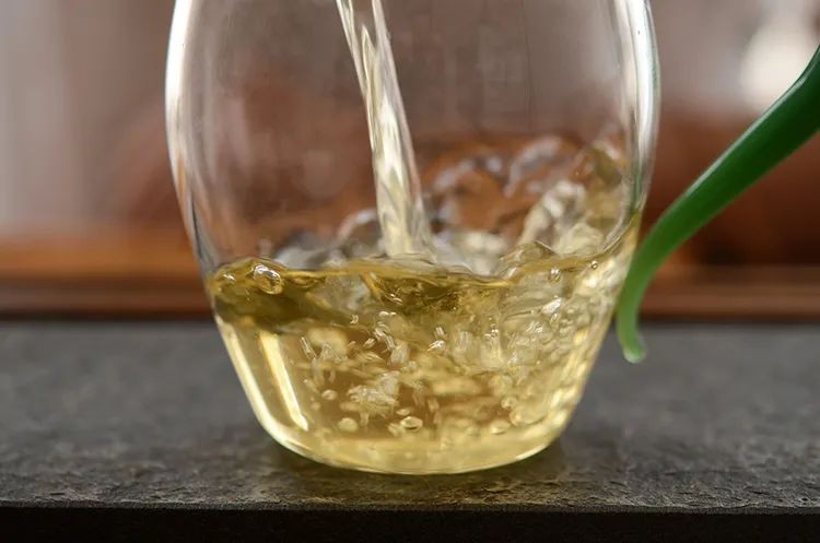 白莺山古树茶特点(花蜜香清香独绝越喝越通透)