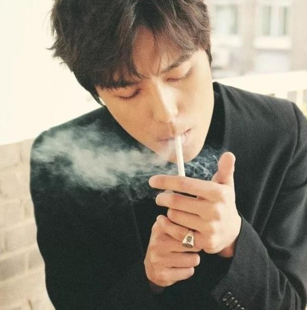 和井柏然最好的富二代？背景强大的皇亲贵族！宝藏男孩现在才红？