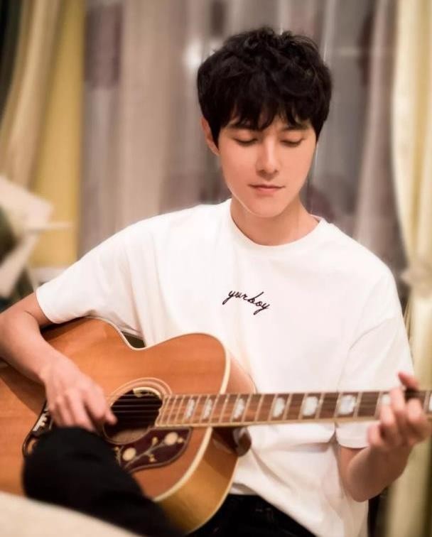 和井柏然最好的富二代？背景强大的皇亲贵族！宝藏男孩现在才红？