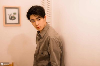 如何和喜欢的男生挑起话题,加了喜欢男生的微信不会聊