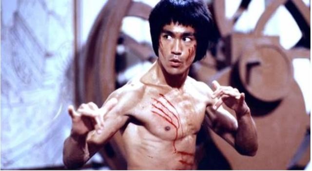 女星被大佬哄去多人运动爆料(甄子丹曾为万绮雯出气打伤流氓)