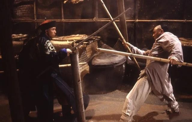 女星被大佬哄去多人运动爆料(甄子丹曾为万绮雯出气打伤流氓)