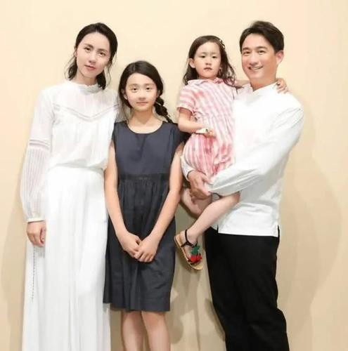 袁泉婚纱照,夏雨的老婆个人资料,本文共(5152字) 袁泉婚纱照,夏雨的老婆个人资料,本文共(5152字)