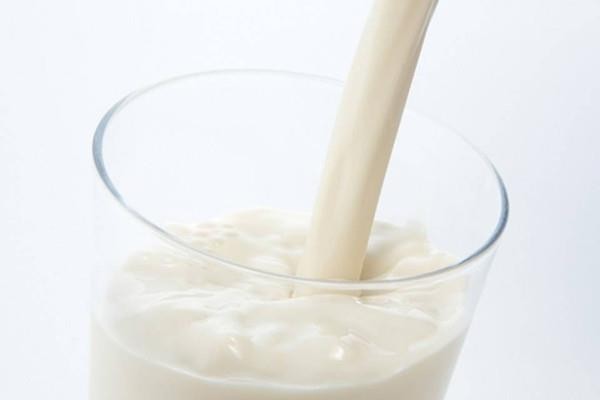 过期牛奶的用途 过期的牛奶有什么用途 过期牛奶的用途 过期的牛奶有什么用途