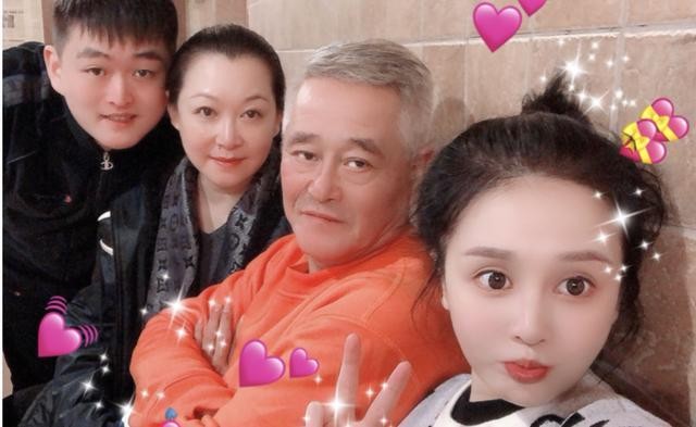 赵本山有几个女儿几个儿子(赵本山的四个孩子介绍)